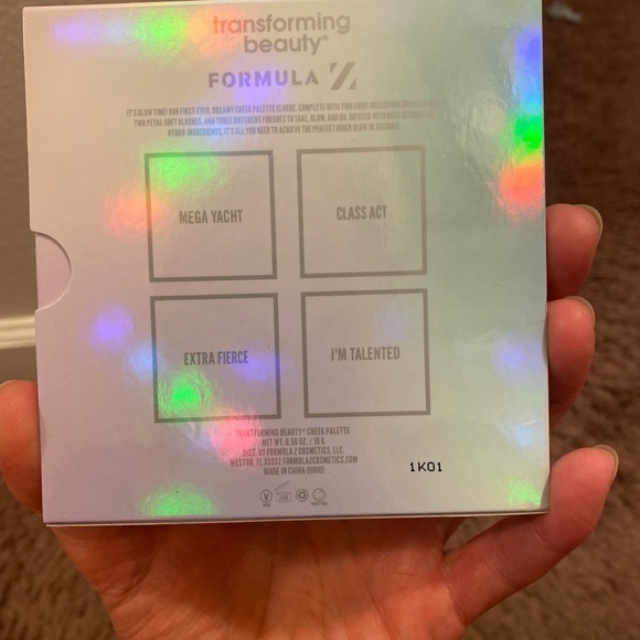 FORMULA Z TRANSFORMING BEAUTY CHEEK PALETTE 4 SHADES Blush NEW $32 - Picture 3 of 3